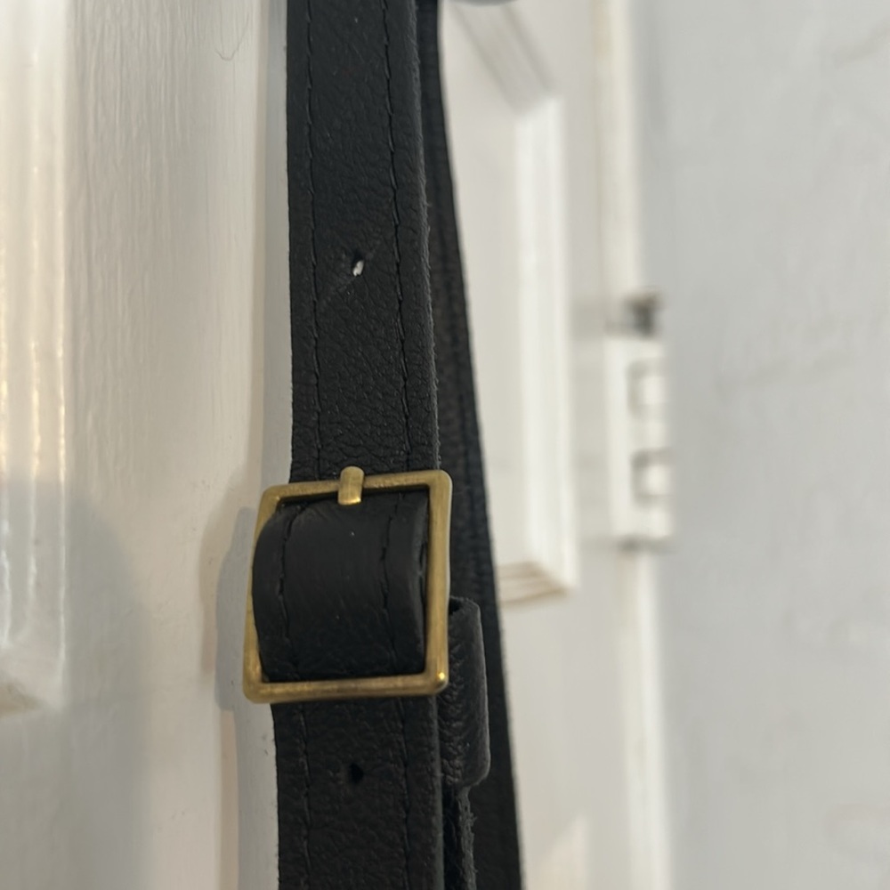 Portland Leather Pebbled Leather Black Round Crossbody Bag - Picture 6 of 10
